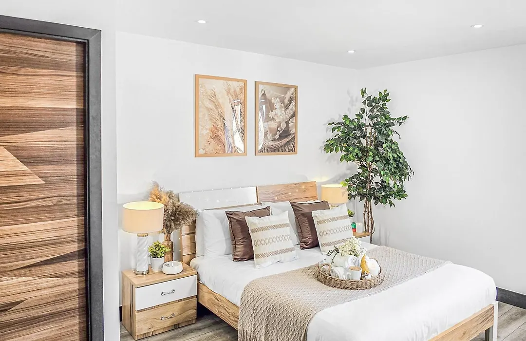 The Cozy Chapter - Spacious Apartments Near Manchester City Centre & Old Trafford-1